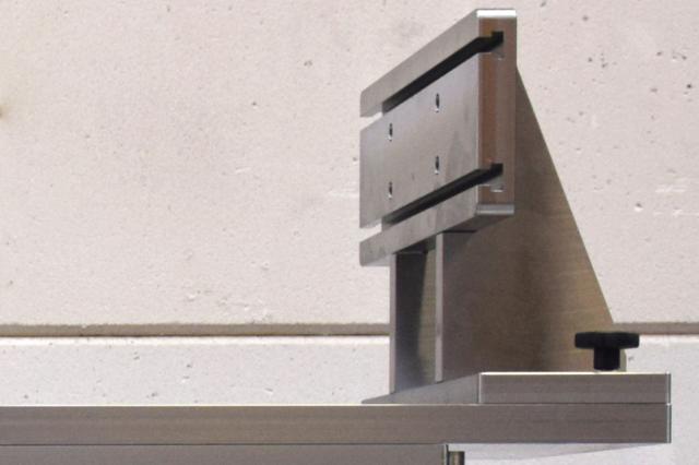 Equerre mécanique